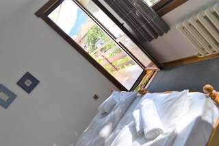 Гостевой дом Guest House Sema Банско Двухместный номер с 2 отдельными кроватями и балконом-7