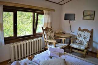 Гостевой дом Guest House Sema Банско Двухместный номер с 2 отдельными кроватями и балконом-15