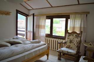 Гостевой дом Guest House Sema Банско Двухместный номер с 2 отдельными кроватями и балконом-22